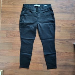 Levi pull on skinny jeans